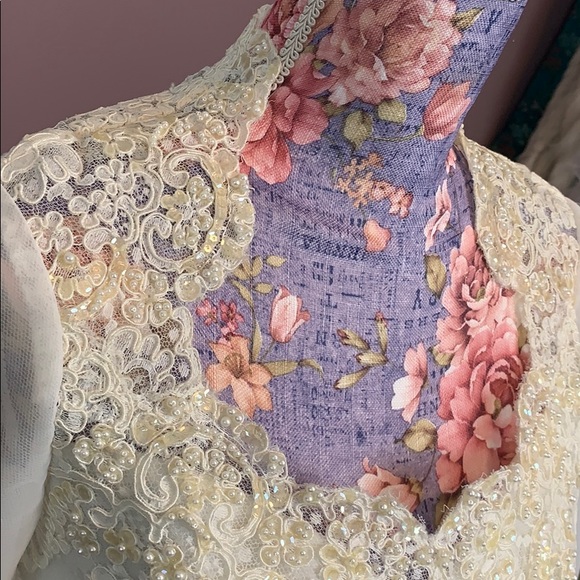 💐 Vintage Lace Union Made Wedding Gown 💐 - Picture 3 of 16
